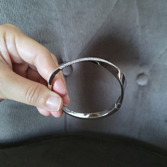 Kate Spade♠️ Silver🤍 "Do the Twist"🔀 Bangle Bracelet - NWT - Picture 7 of 15